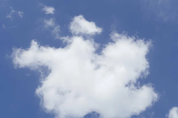 Vita Molnen Den Blå Himlen För Bakgrunder — Stockfoto