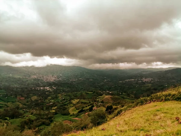 Cielo Nublado Sobre Campo Antes Lluvia —  Fotos de Stock