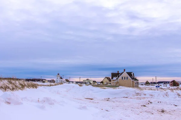 Прекрасный Вид Сельские Дома Облачным Небом Зимой — стоковое фото