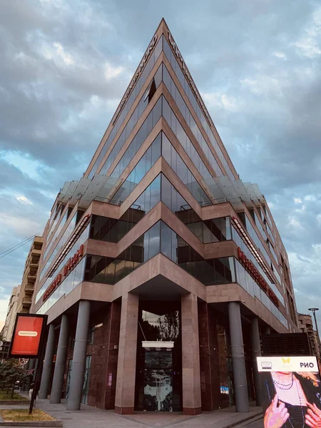 Una Toma Ángulo Bajo Hermoso Edificio Ereván Armenia — Foto de Stock