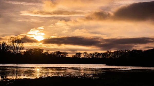 Uma Bela Vista Lago Pôr Sol Perfeito Para Papel Parede — Fotografia de Stock