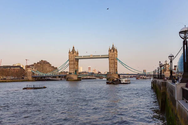Belo Tiro Ponte Torre Entardecer Como Visto Katharine Docks Londres — Fotografia de Stock