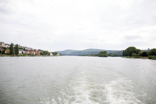 Koblenz Niemcy Lip 2019 Widok Łodzi Podczas Rejsu Wzdłuż Rzeki — Zdjęcie stockowe