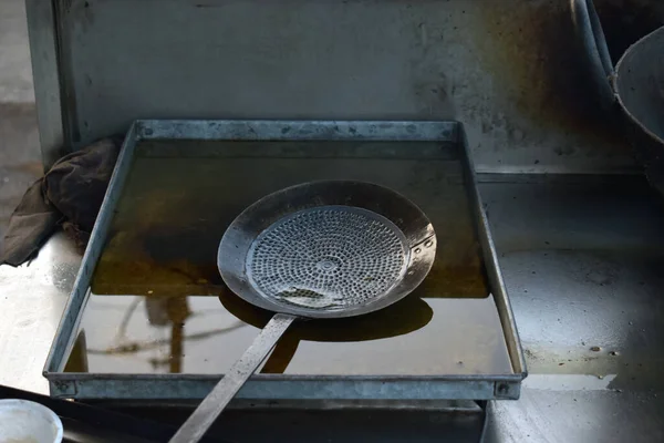 Una Composición Una Freidora Quemada Sucia Cocina —  Fotos de Stock