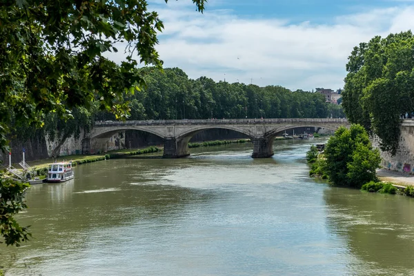 Puente Sobre Río Tíber Roma Italia —  Fotos de Stock