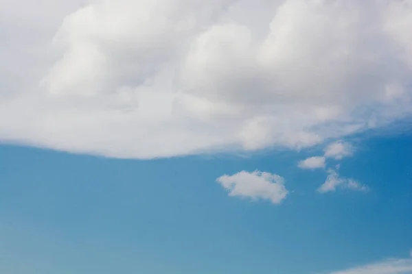 Céu Com Nuvens Fofas — Fotografia de Stock