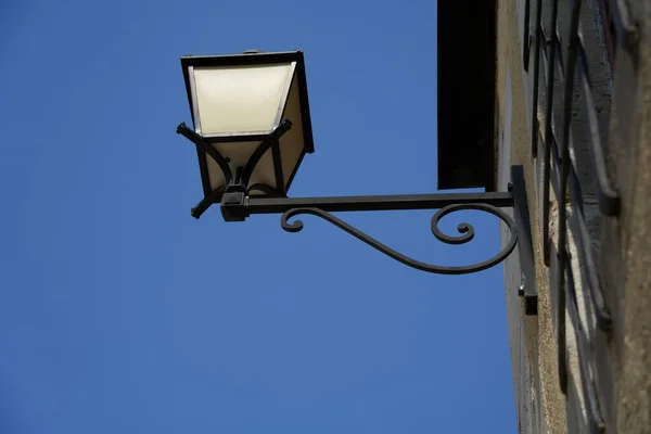 Egy Közeli Felvétel Egy Utcai Lámpáról — Stock Fotó