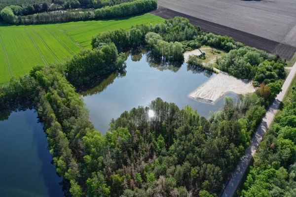 Een Antenne Opname Van Waterplassen Omringd Door Bomen — Stockfoto