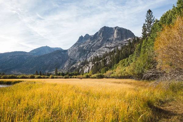 Eine Schöne Aufnahme Der Landschaft Der Östlichen Sierra Kalifornien — Stockfoto