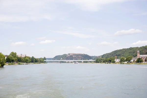 코블렌츠 Koblenz Jul 2019 여행중 코블렌츠의 배에서 바라본 — 스톡 사진