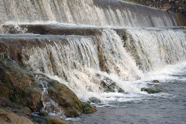 Primo Piano Acqua Che Scorre Torrente Cemento — Foto Stock