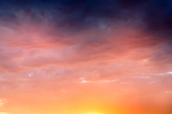 Ciel Nuageux Lors Beau Coucher Soleil Dans Soirée Parfait Pour — Photo