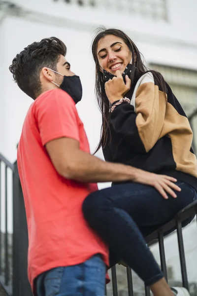 Vertical Shot Couple Sitting Stairway — Stock Photo, Image