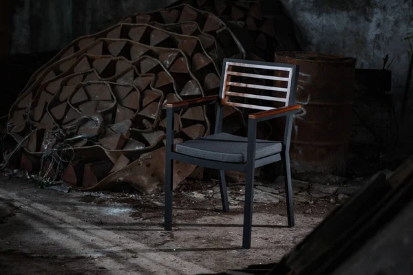 재료의 배경에 로프트 스타일의 의자의 클로즈업 — 스톡 사진
