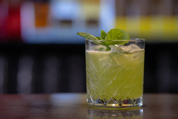 Der Frische Und Köstliche Cocktail Glas Der Bar — Stockfoto