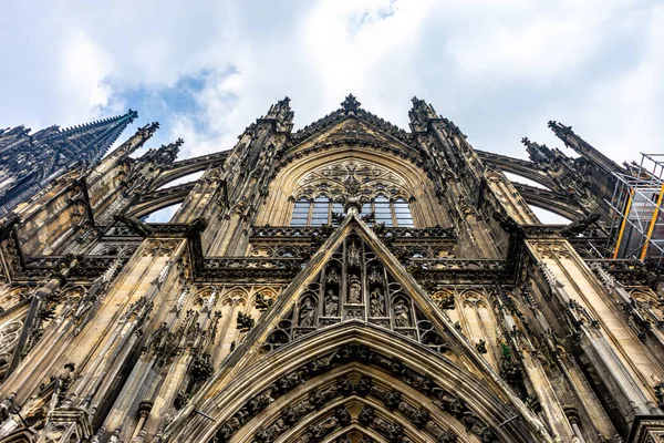 Plano Ángulo Bajo Una Hermosa Catedral Colonia Alemania — Foto de Stock