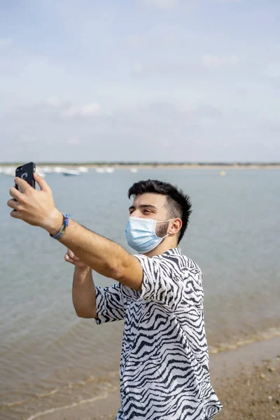 Hispanic Man Wearing Protective Mask While Taking Selfies Peace Hand — Stock Photo, Image