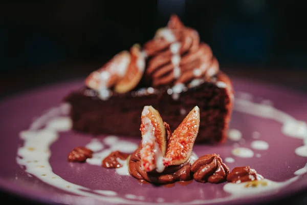 Closeup Shot Piece Chocolate Cake Pecan Fig — Stock Photo, Image