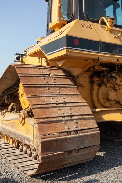 Primer Plano Vertical Una Pista Una Excavadora — Foto de Stock