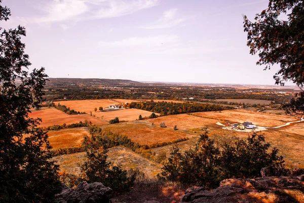 Een Hoge Hoek Opname Van Landschappen Bomen — Stockfoto