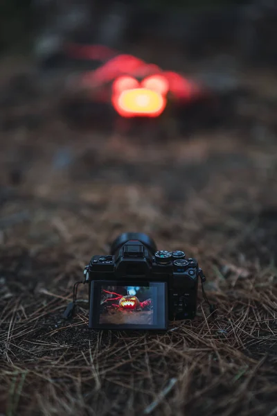 카메라가 무섭게 얼굴과 촛불이 할로윈 호박을 — 스톡 사진