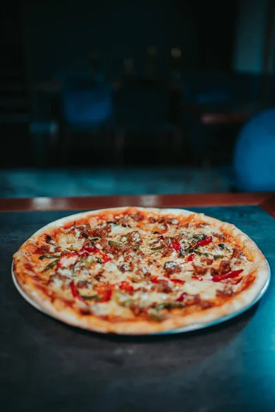 Primer Plano Una Pizza Recién Horneada — Foto de Stock