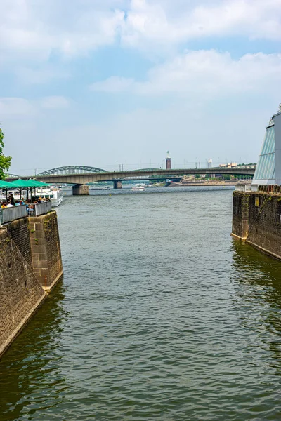 Piękny Widok Rzekę Ren Mostem Hohenzollern Niemcy — Zdjęcie stockowe