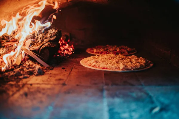 Крупный План Процесса Приготовления Пиццы — стоковое фото