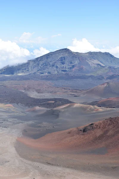 Uma Vista Panorâmica Paisagem Montanhosa Parque Nacional Haleakala Nos Eua — Fotografia de Stock