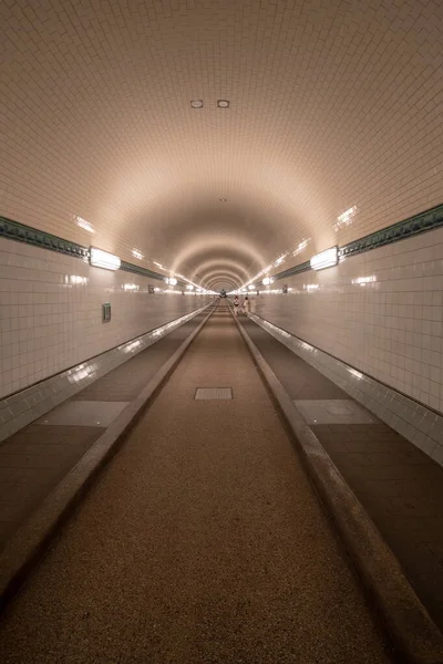 Zdjęcie Pionowe Starego Słynnego Tunelu Łaby Hamburgu Niemcy — Zdjęcie stockowe
