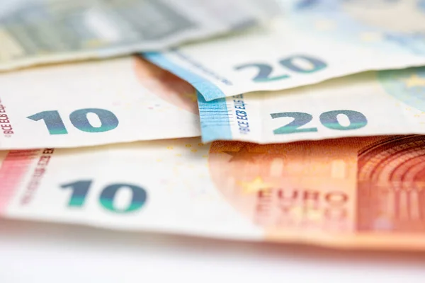 Uno Scatto Selettivo Dieci Venti Banconote Euro — Foto Stock