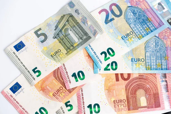 Uma Vista Superior Vinte Dez Cinco Notas Euro Isoladas Sobre — Fotografia de Stock