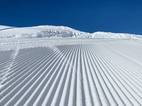 Vacker Bild Ett Snöigt Bergslandskap Med Perfekta Linjer — Stockfoto