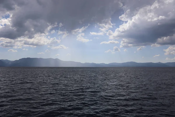 Hermosa Vista Del Lago Durante Día —  Fotos de Stock