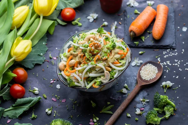 맛있는 샐러드 그릇의 클로즈업 — 스톡 사진