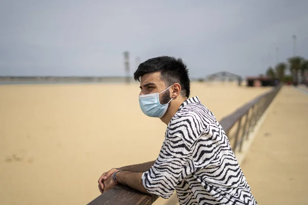 Hispanic Man Wearing Protective Mask While Enjoying View Beach Sunny — Stock Photo, Image