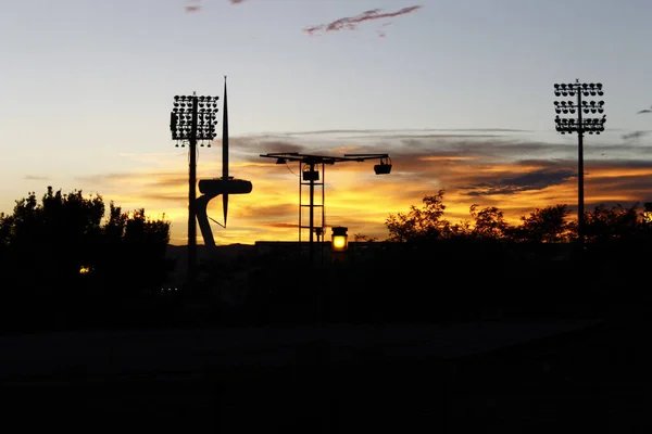 Una Hermosa Puesta Sol Sobre Campo Con Luces Estadio — Foto de Stock