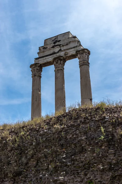 Plano Vertical Las Ruinas Del Foro Romano Roma Italia —  Fotos de Stock