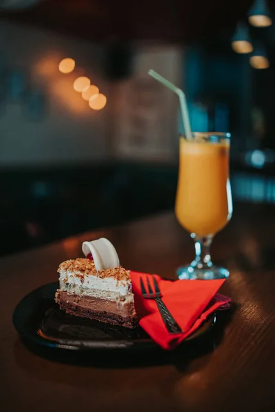 ジュースとおいしそうなケーキのまとめ — ストック写真