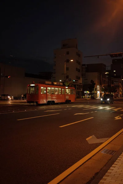 Μια Κάθετη Λήψη Της Οδικής Κυκλοφορίας Και Των Αυτοκινήτων Νύχτα — Φωτογραφία Αρχείου