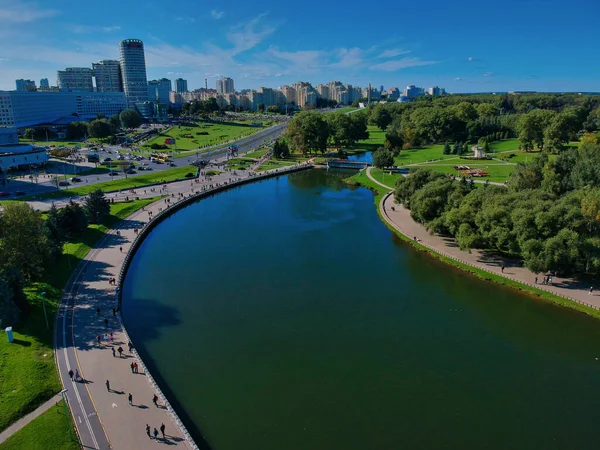 Een Luchtfoto Van Minsk Stadsgezicht Met Residentiële Gebouwen Pittoreske Natuur — Stockfoto