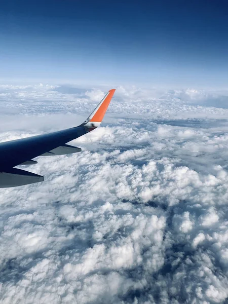 飛行機の翼の閉鎖 空の航空機 — ストック写真