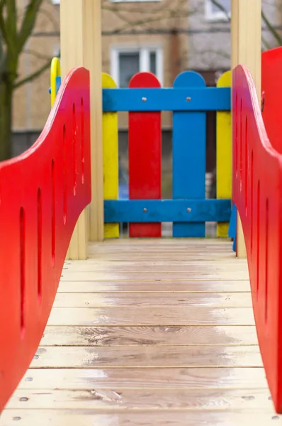 Een Verticaal Shot Van Het Houten Platform Van Een Klimuitrusting — Stockfoto