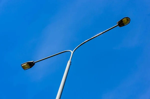 Tiro Ángulo Bajo Farolas Contra Cielo Azul Claro —  Fotos de Stock