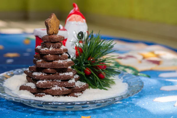 Gros Plan Biscuits Cacao Empilés Forme Arbre Noël Avec Fond — Photo