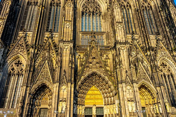 Niski Kąt Ujęcia Katedry Kolonii Niemczech — Zdjęcie stockowe