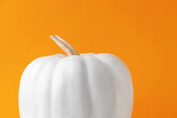 Primer Plano Una Calabaza Blanca Sobre Fondo Naranja — Foto de Stock