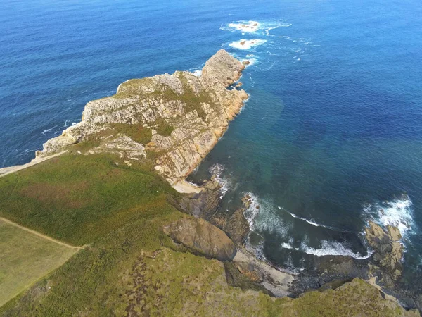 Uma Vista Aérea Paisagem Dos Penhascos Cabo Penas Nas Astúrias — Fotografia de Stock