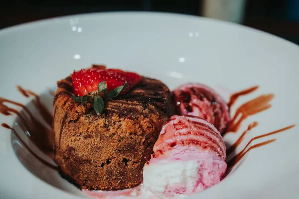 Närbild Dessert Med Glass — Stockfoto