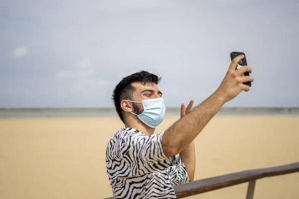 Hispanic Man Wearing Protective Mask Taking Selfie Beach Sunny Day — Stock Photo, Image